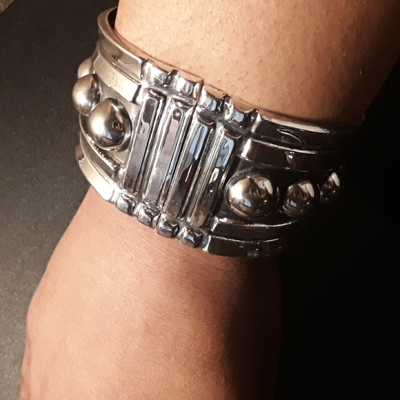 Seed & Sage Handmade Genuine Sterling Silver Chunky Beaded Hinge Bracelet - Picture 7 of 14